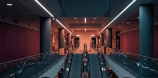 Fashion Trade Tariffs Surge: Uncover Fashion's Best Pricing Secrets