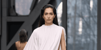 The Everything Shower Goes Runway- Calvin Klein Beauty Trend The Everything Shower Goes Runway- Calvin Klein Beauty Trend