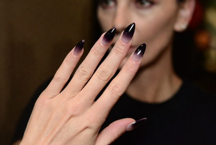 Charlize Theron Dark Manicure Starts New Spring Trend Charlize Theron Dark Manicure Starts New Spring Trend
