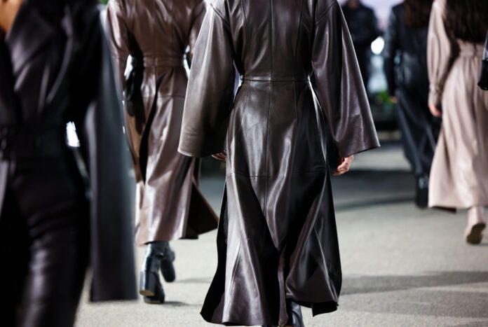 Hermès Fall 2026 in Los Angeles Hermès Fall 2026 runway presentation featuring fluid tailoring and luxury leather craftsmanship