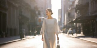 Relaxed Tailoring Rules the Streets – Why Oversized Linen Sets Are Summer 2026’s Biggest Street Style Trend Oversized Linen Sets Street Style Summer 2026