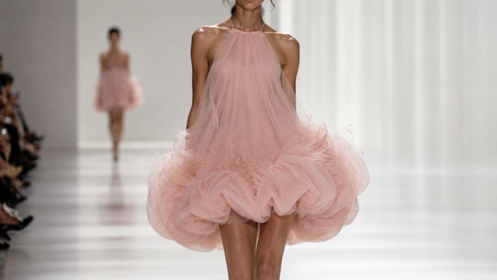 Summer 2026 Fashion Trends Bubble Hem Polka Dot Runway Model in a sculptural bubble hem dress in ice-cream pink tulle and organza on an SS26 fashion runway.